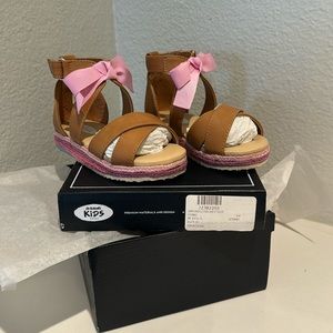 NWT - Girls size 6 Dr Scholl’s sandals